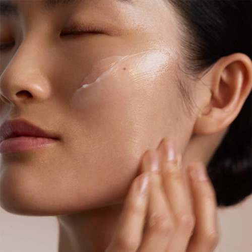 LXP Ultimate Revival Cream is an ultra-rich anti aging & wrinkle cream that helps hydrate & nourish your skin intensely slide2